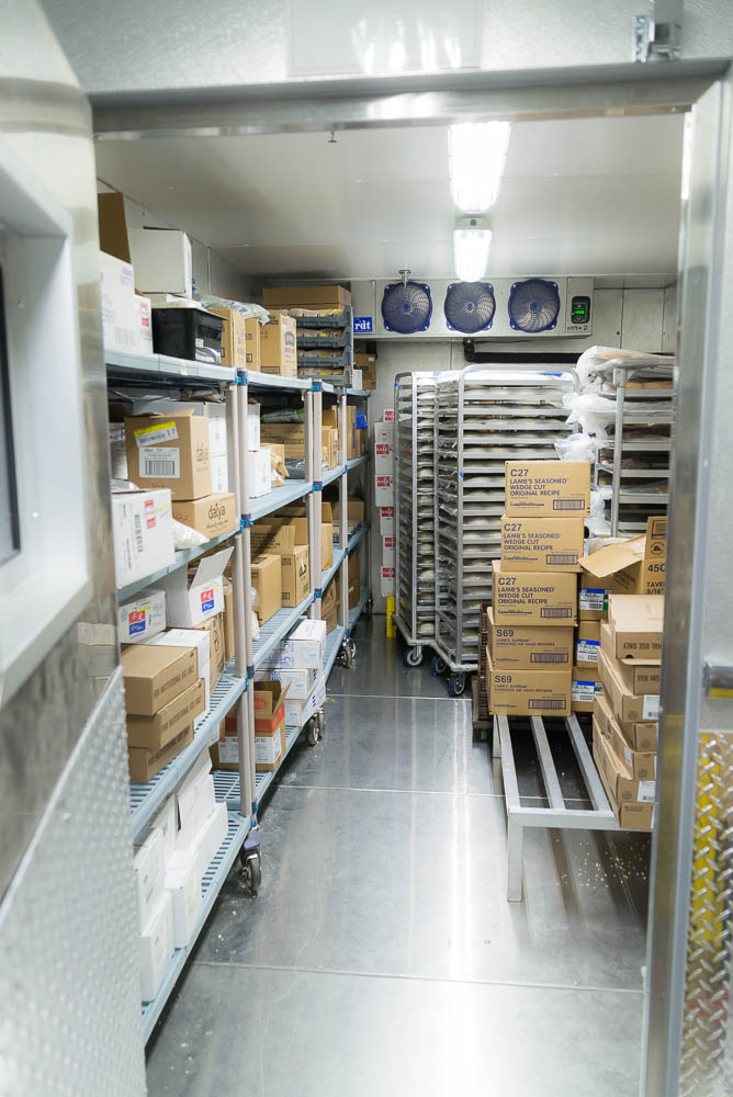 Walk-in Refrigerator with Shelving Walk-in Refrigerator with Shelving