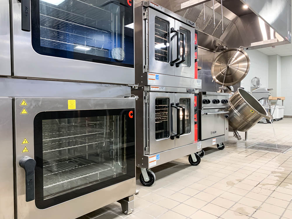 Linn Mar Intermediate School - Commercial Kitchen: Convection ovens, tilt kettle